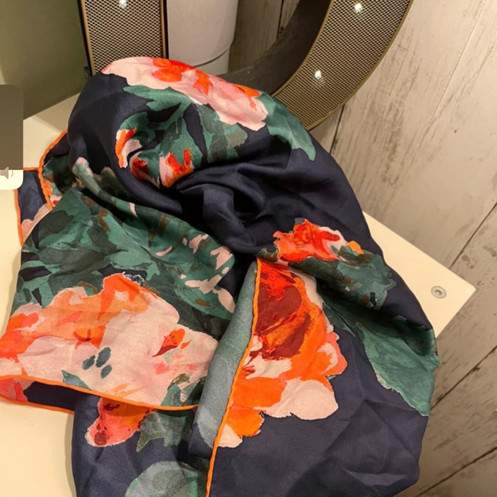 Joules scarf - Picture 3 of 3